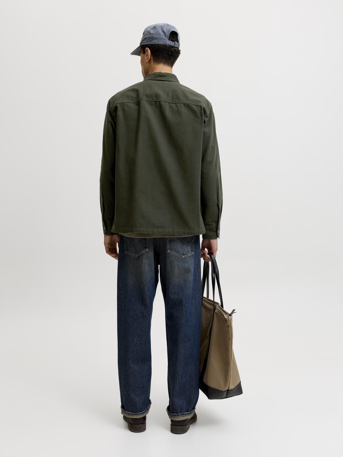 model_shot-back